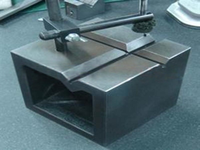 燕新量具專業(yè)生產(chǎn)供應(yīng)100m3--500m3各 型號(hào)鑄鐵方箱，廠家直銷價(jià)格優(yōu)惠，歡迎惠顧訂購(gòu)。