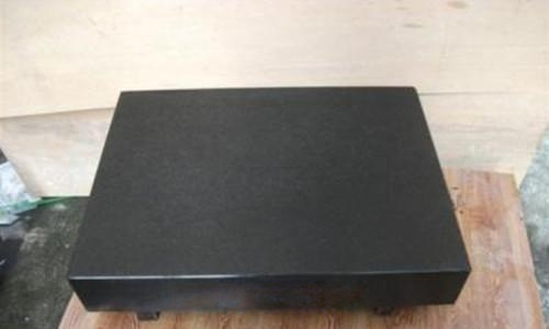 燕新量具供應(yīng)各型號大理石平板，大理石平尺，大理石直角尺，廠家直銷，歡迎惠顧訂購。