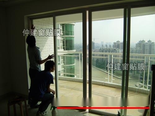 濟南辦公室玻璃貼膜 防撞條設(shè)計安裝