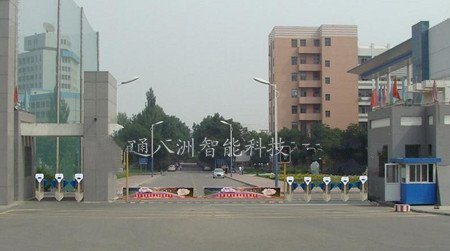 深圳通八洲升降路障墻自產(chǎn)自銷 防撞路障機(jī)供應(yīng)商